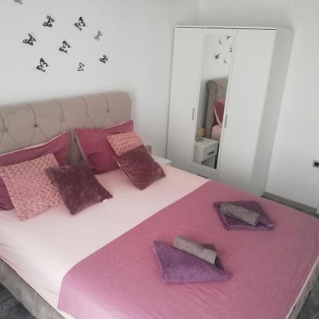 Modern Apartment Ana Ровінь Екстер'єр фото
