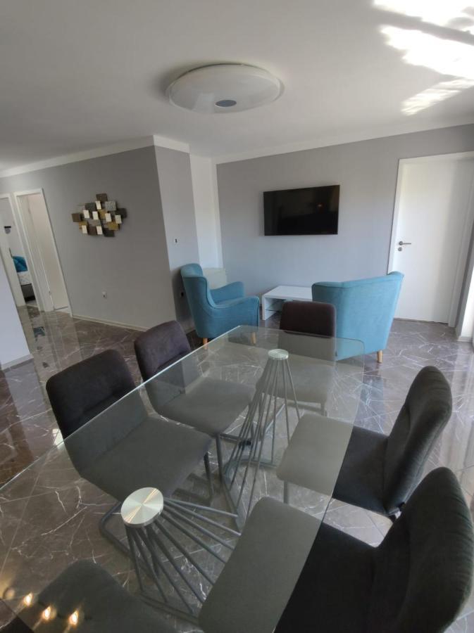 Modern Apartment Ana Ровінь Екстер'єр фото