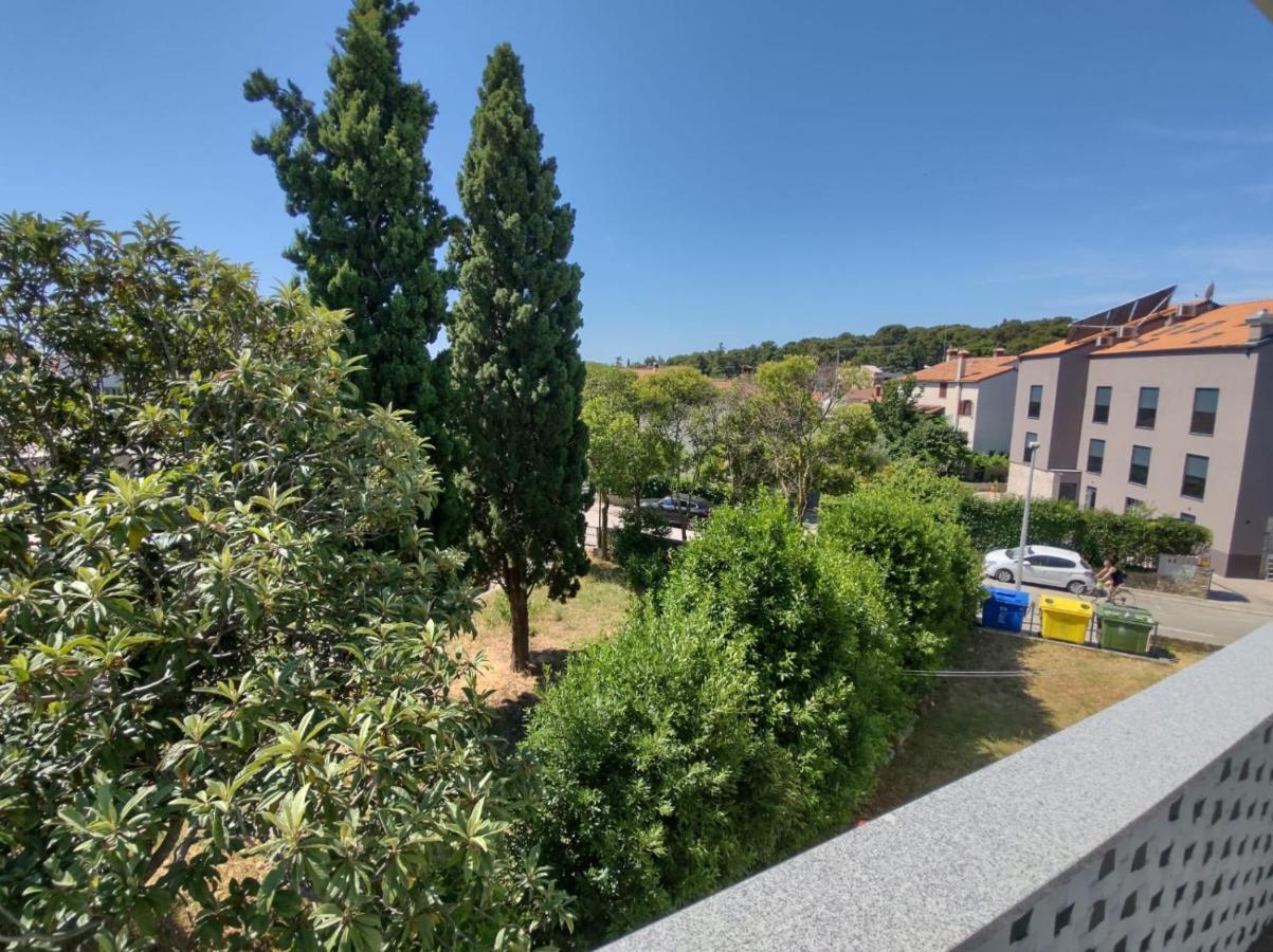 Modern Apartment Ana Ровінь Екстер'єр фото