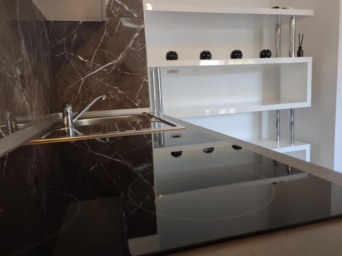 Modern Apartment Ana Ровінь Екстер'єр фото