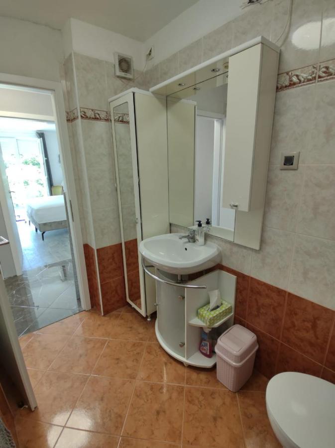 Modern Apartment Ana Ровінь Екстер'єр фото