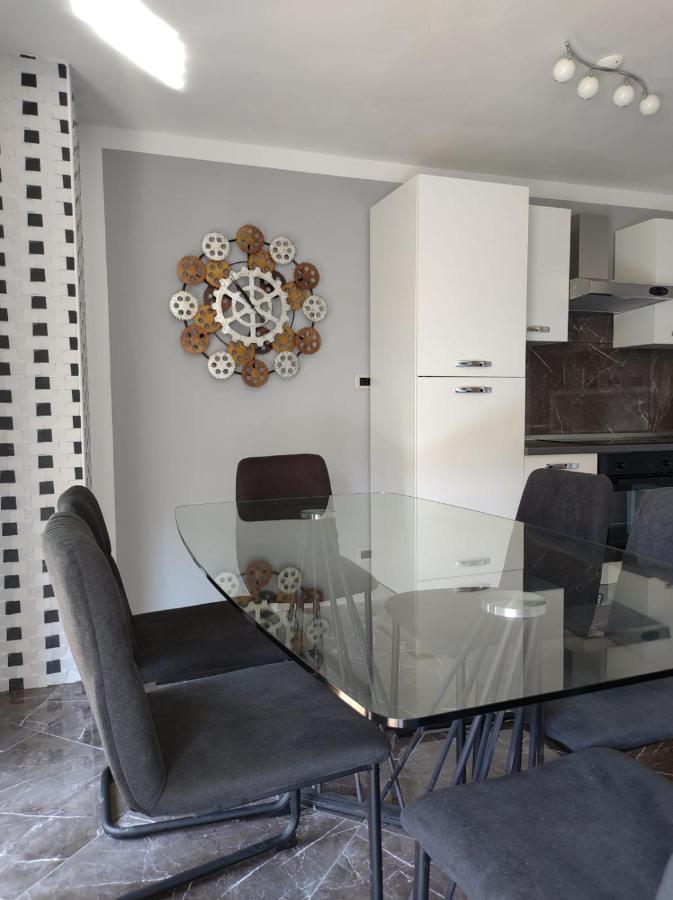 Modern Apartment Ana Ровінь Екстер'єр фото