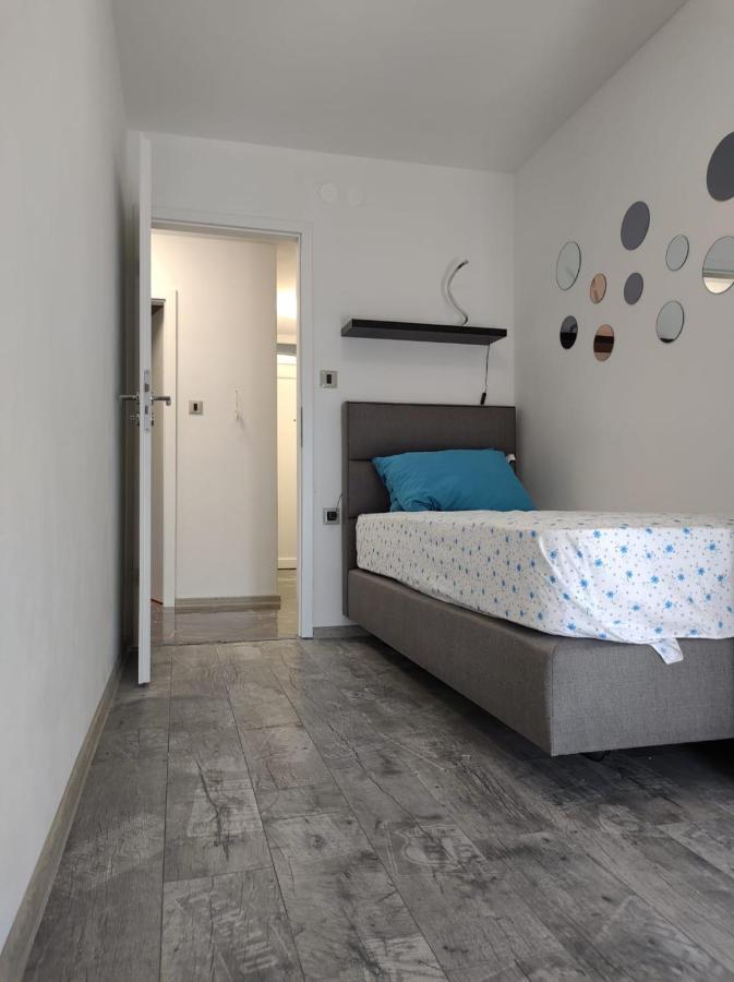 Modern Apartment Ana Ровінь Екстер'єр фото