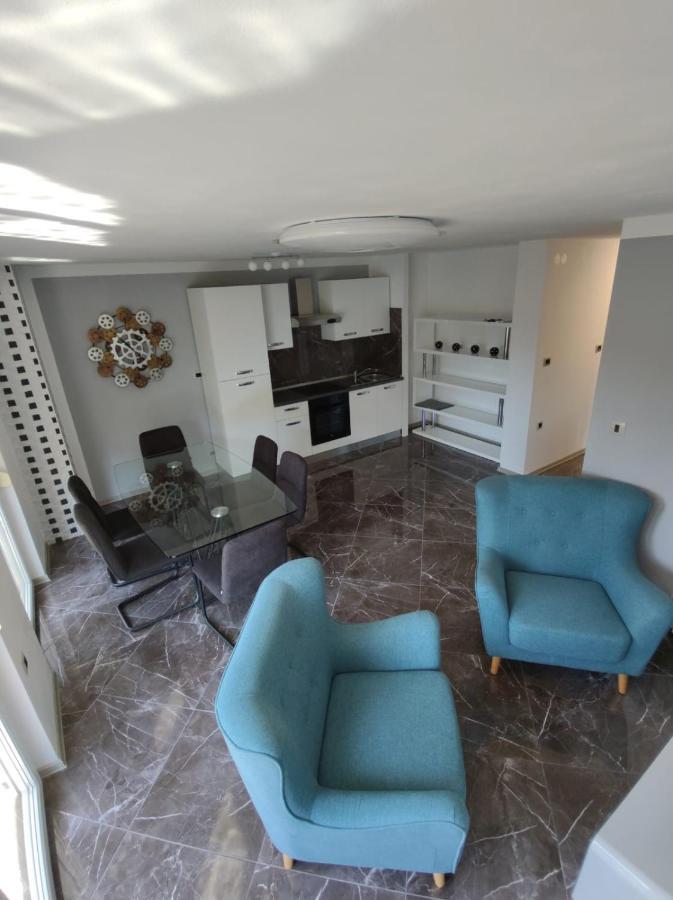 Modern Apartment Ana Ровінь Екстер'єр фото
