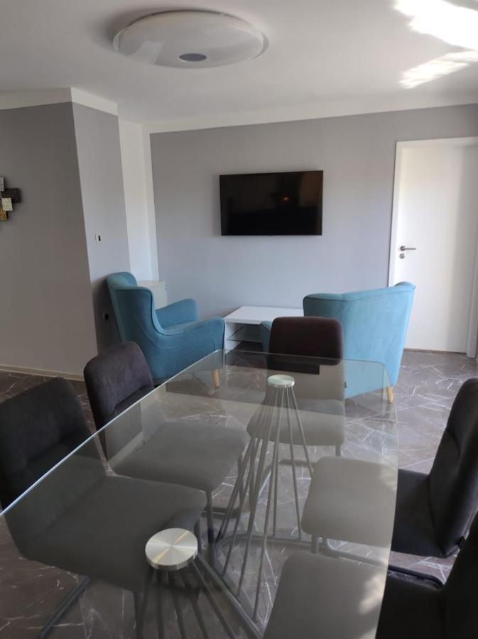 Modern Apartment Ana Ровінь Екстер'єр фото