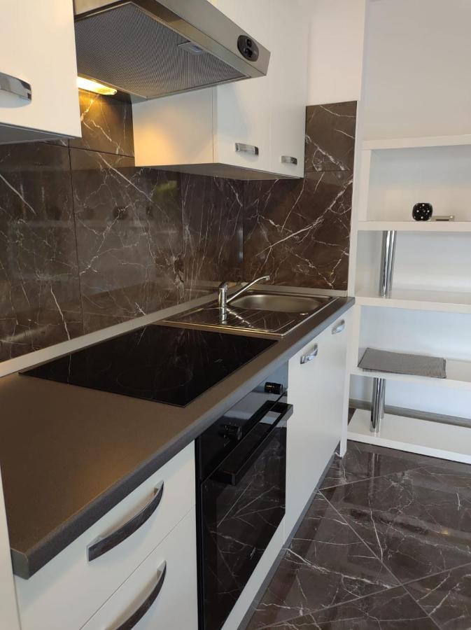Modern Apartment Ana Ровінь Екстер'єр фото
