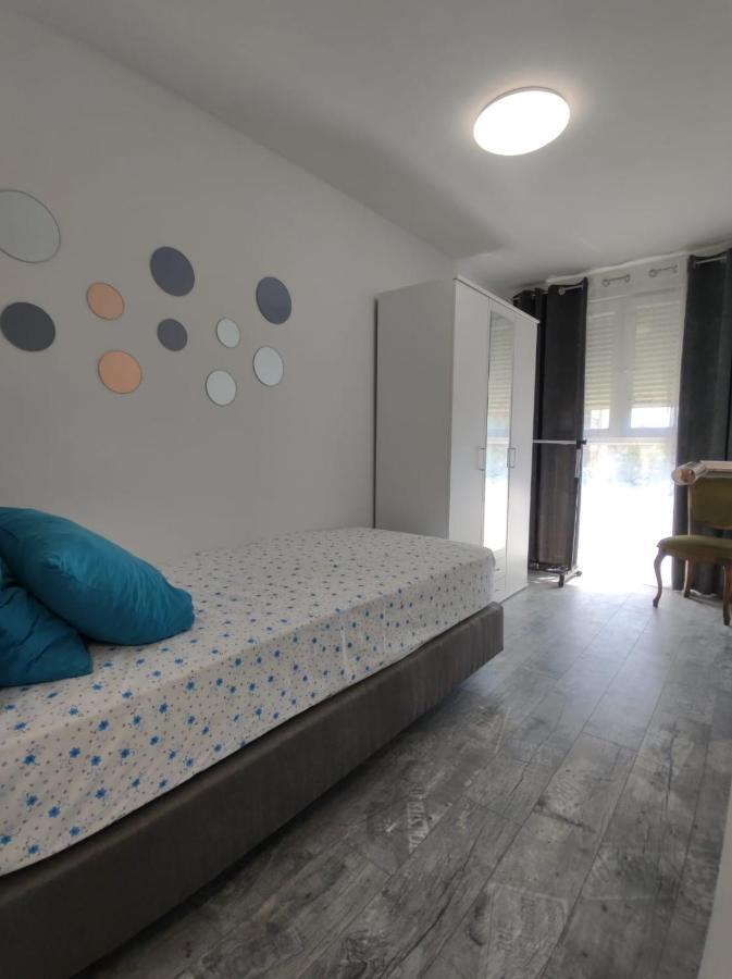 Modern Apartment Ana Ровінь Екстер'єр фото