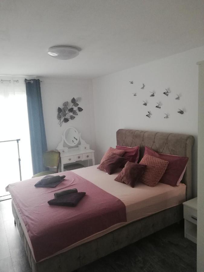 Modern Apartment Ana Ровінь Екстер'єр фото