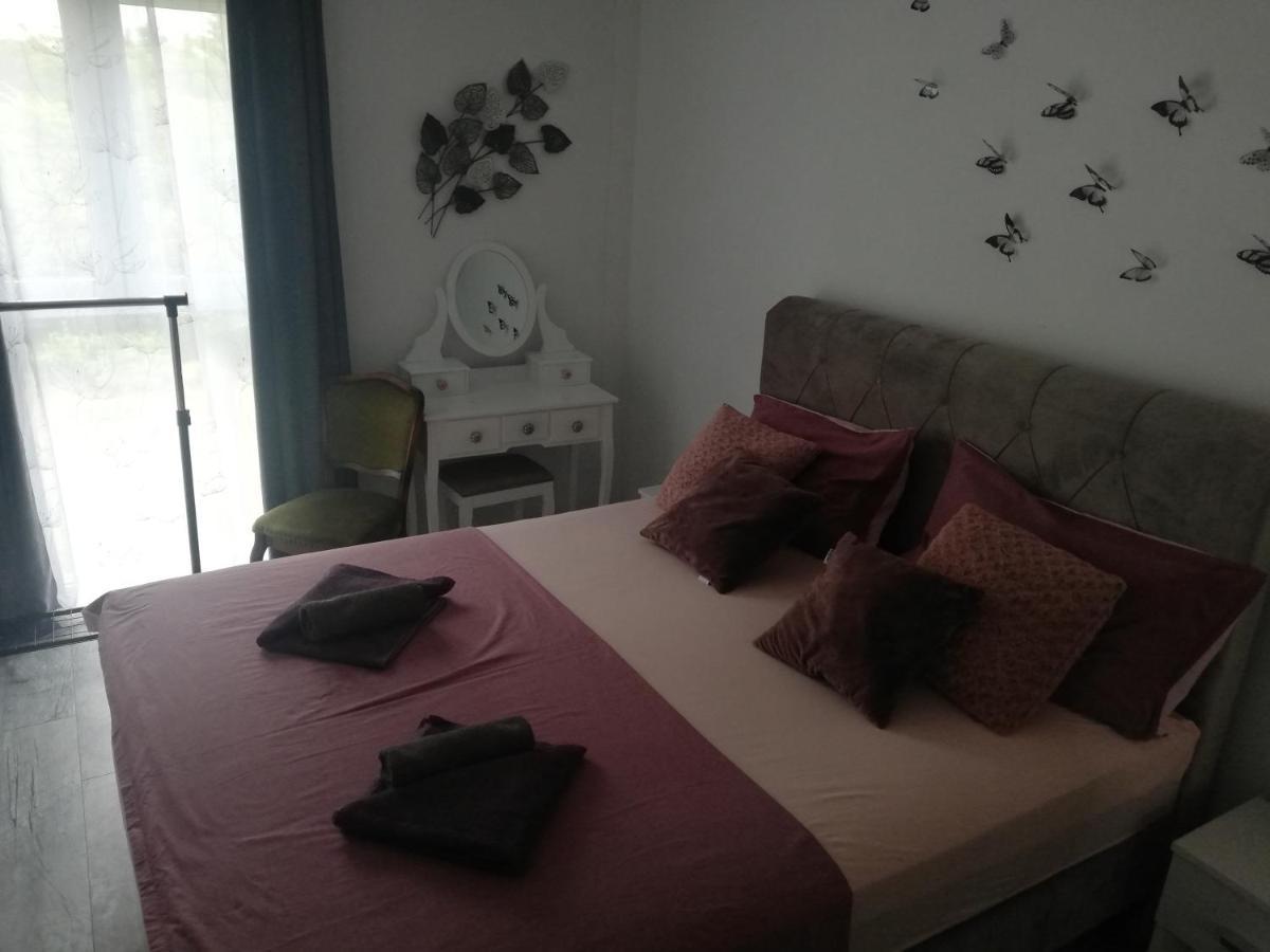 Modern Apartment Ana Ровінь Екстер'єр фото